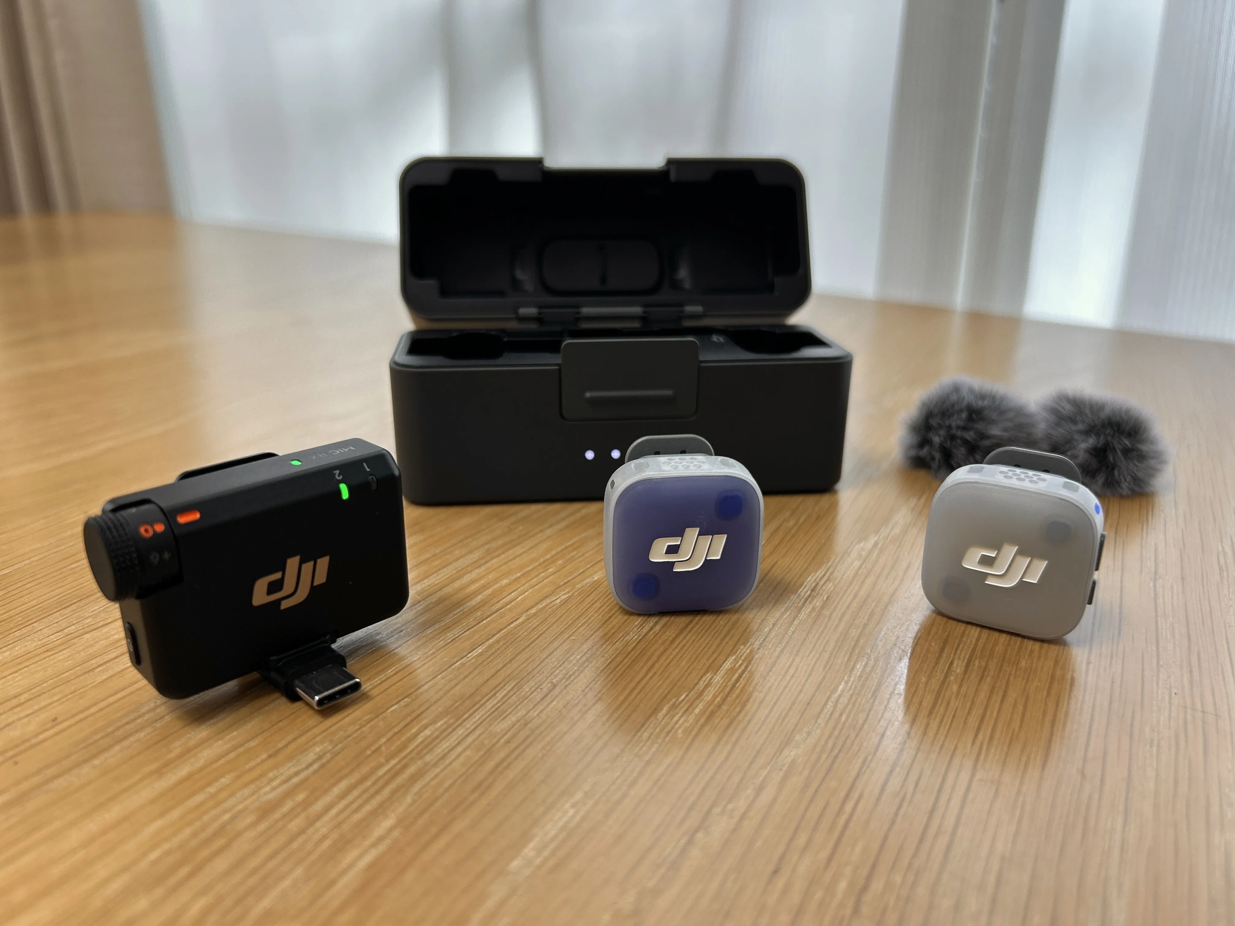 DJI Mic Mini 2の一式。レシーバー、送信機2つ、充電ケース、ウインドスクリーン